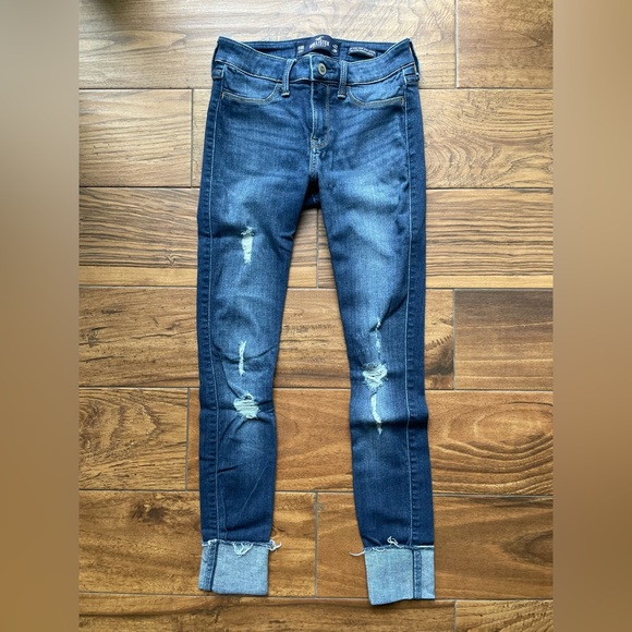 Hollister Co. | Low-Rise | Cropped Jean Legging | Dark Wash Ripped | 00R - Picture 1 of 3